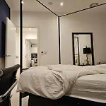 Fulham Design Apartment